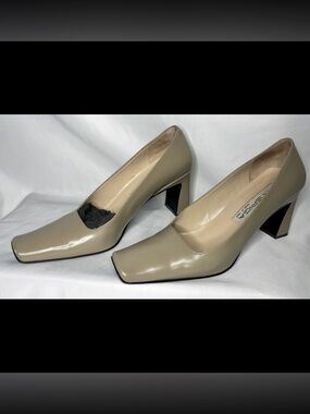 Via Spiga Square-Toe Block Heel Pumps 7.5 Khaki